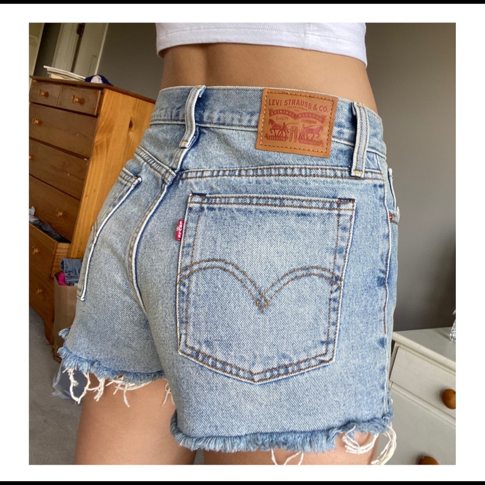 High wasted Levi’s Jean shorts